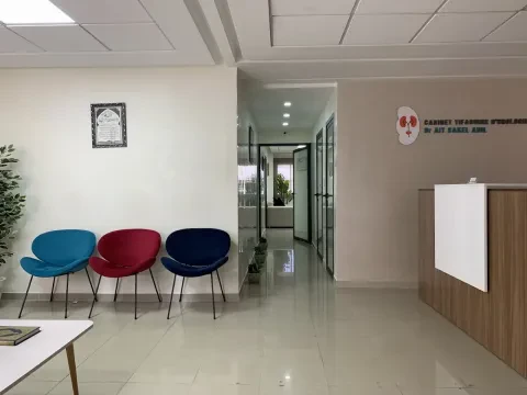 د. آيت ساكل عادل - طبيب المسالك البولية