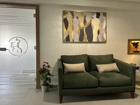 Dr Fouadi Fatima Ezzahra - Chirurgien esthétique