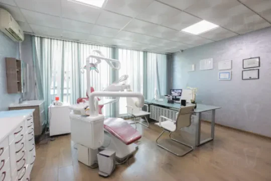Dr Yousra Bouhout - Dentiste et Pédodontiste