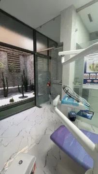 Dr Amal Jouhari - Parodontologie & Implantologie, Chirurgienne dentiste
