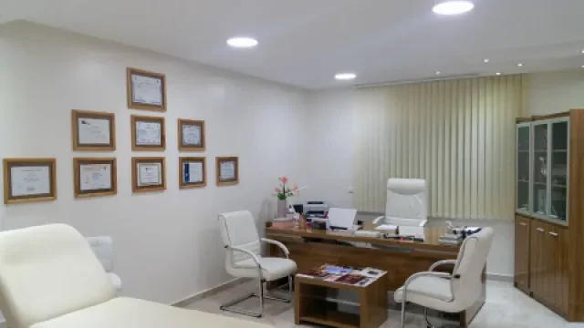 Dr Guerouaz Najwa, Dermatologie