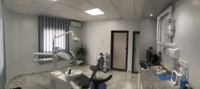 Dr Oussama Alla, Chirurgien-dentiste