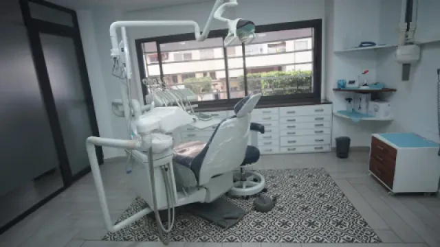 Dr Siham Raqui, Chirurgien-dentiste