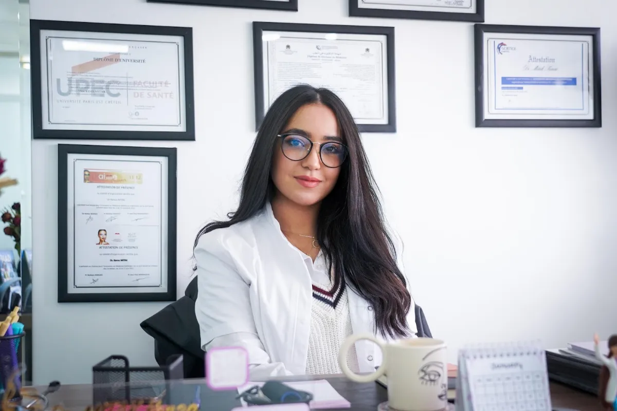 Dr Kenza Mitak, Médecine esthétique