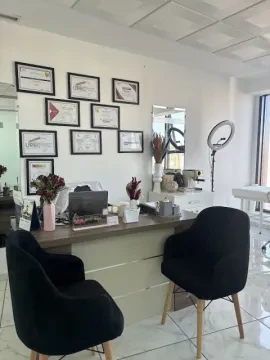 Dr Kenza Mitak, Médecine esthétique