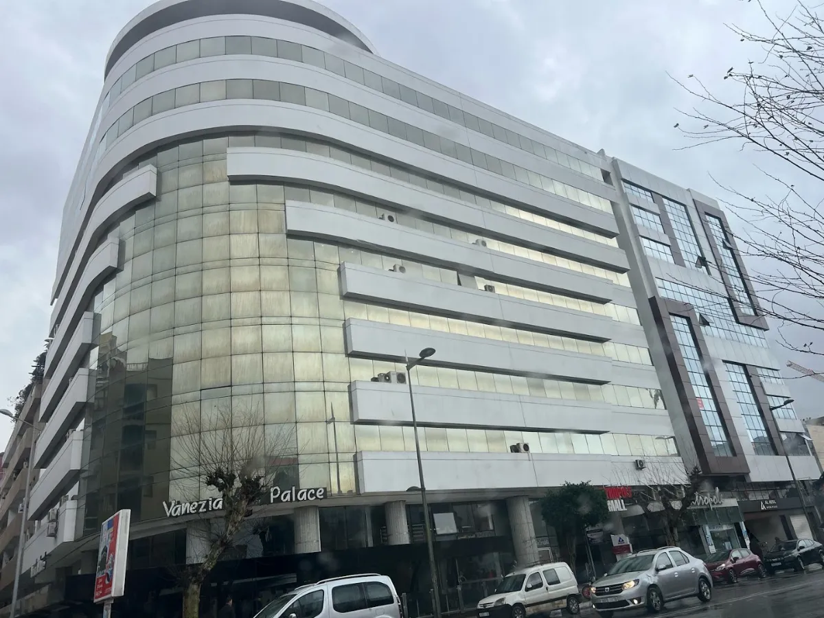 Dr Fatima Azelmat, Chirurgien-dentiste