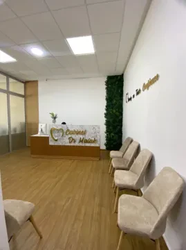 Dr Malak Maazouzi, Chirurgien-dentiste