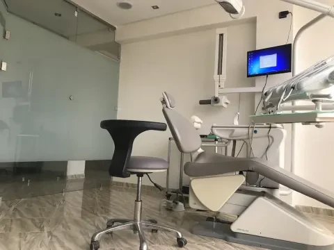 عيادة طبيب الأسنان مكناس دنتال د. صابوني محمد معاد