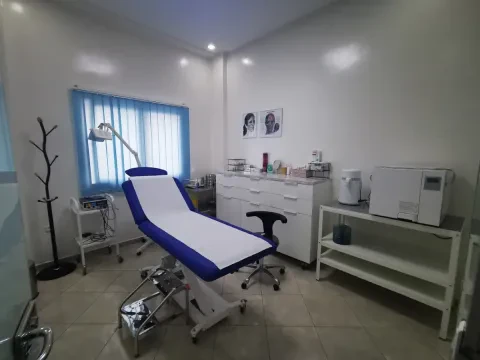 د. حسناء المنصوري — طبيبة الجلدية