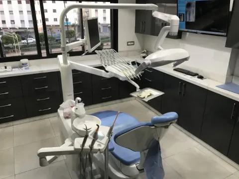 Docteur Tarik Ennouh (Al Firdaous Dental Care Center)