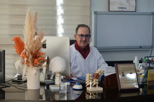 Professeur Amrani Fouad, Neurochirurgien