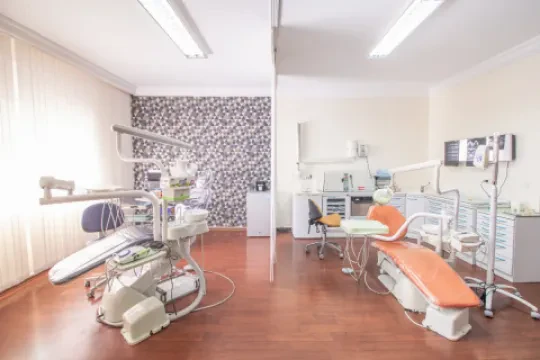 Dr Abdellah Laenser — Chirurgien-dentiste