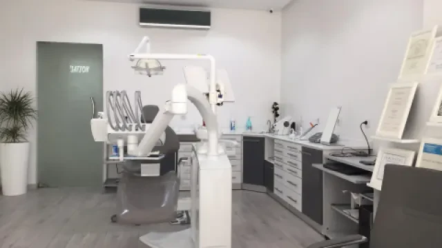 عيادة الأسنان د. خالد بوزكري