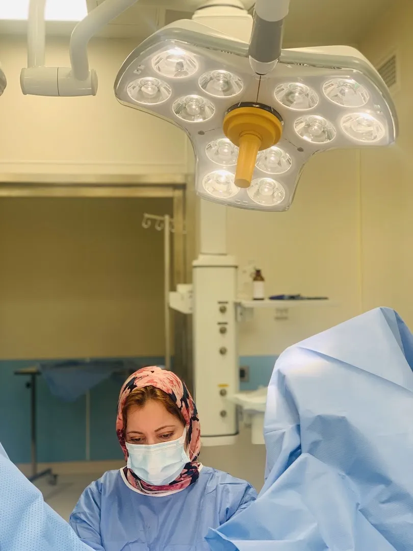 د. خديجة لامع — طبيبة الجهاز الهضمي والمستقيم
