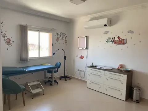 Dr Razzouki Kaouthar - Pédiatre