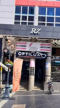 Optilux — Opticien