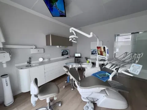 Dr. Malak Zouagui - Cabinet Dentaire Mille et Un Sourires