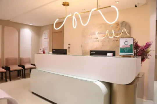 Dr Kaoutar Moustaide, Dermatologue