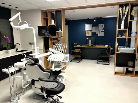 Dr Ennayer Imad / Centre Dentaire Assalehine