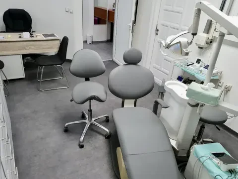 Dr Abouelhouda, Chirurgien-dentiste