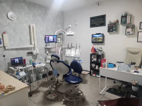 Dr Brahim Outmani, Chirurgien-dentiste