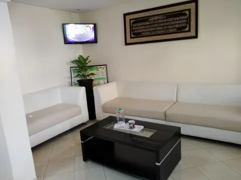 د. علي شكري، طبيب الأسنان