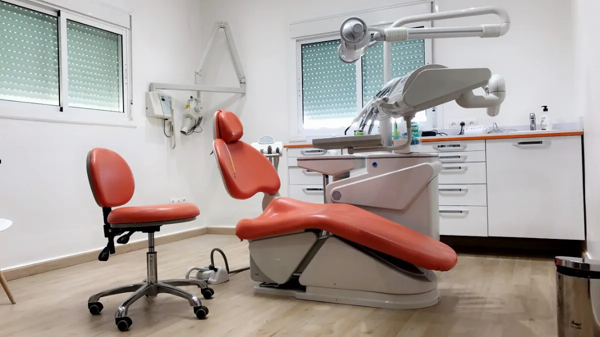 Dr Ibtissam Simoumou — Chirurgien-dentiste