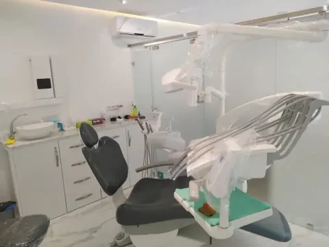 Royal Dental Clinic (Dr Douiri Khaoula)