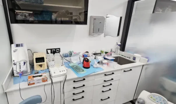 Dr. Benslimane Wafâa - Dentiste