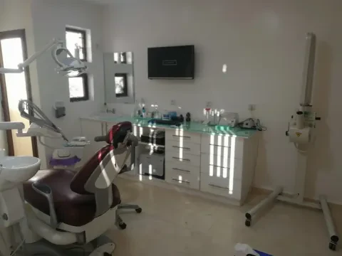 Dr Abdessalam Najdi, Chirurgien-dentiste