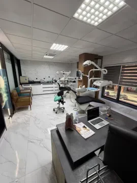عيادة الدكتور طارق المجاهد لطب الأسنان