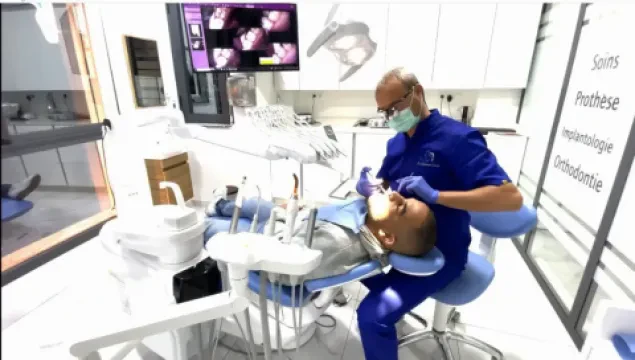 Dr. Sarsri Mohamed - Chirurgien-dentiste