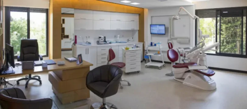 Dr SERGHINI Louay Dentiste Fès, Centre Dentaire la Fontaine