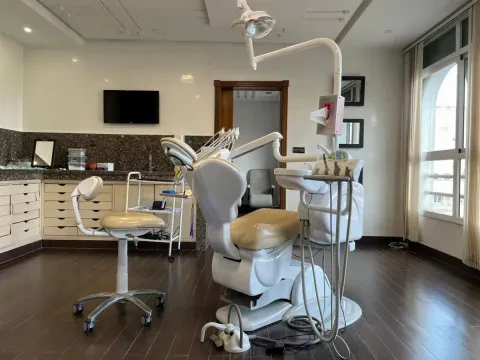 عيادة الأسنان علي العمراني الجاي