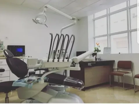 Dr Donia Chari - Médecin dentiste