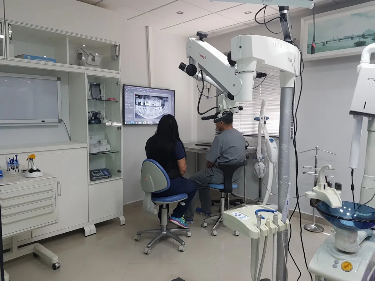 Dr Abderrahim Bssissil - Chirurgien-dentiste