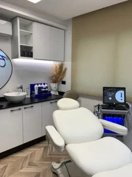 Dr Naoual Jaada — Dermatologue