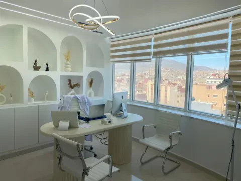 Dr Mounia Ben Karaache, Dermatologue