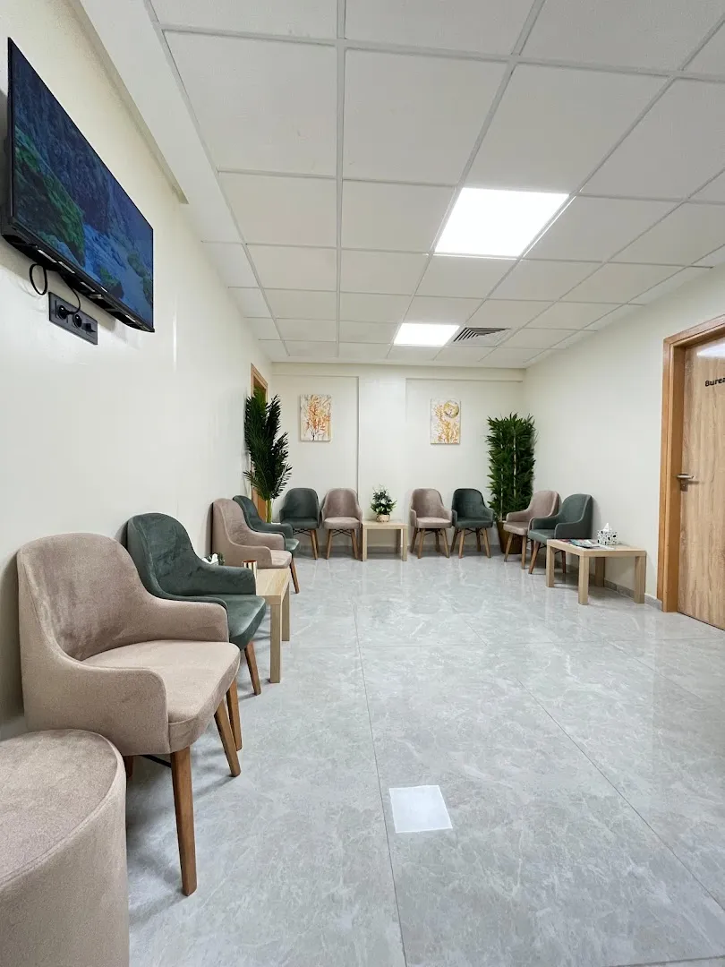 Dr Sarah Mliyahe - Psychiatre, Hypnothérapeute et Addictologue
