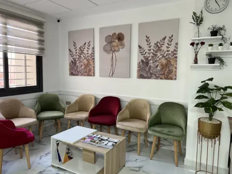 Dr Najoua Messaoudi — Endocrinologue, Diabétologue et Nutritionniste