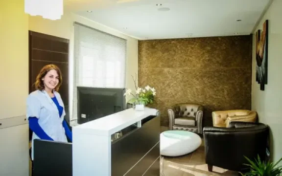Dr Lamyaa Cherkab - Chirurgien général