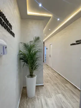 Dr Aya El Yazami, Chirurgien-dentiste