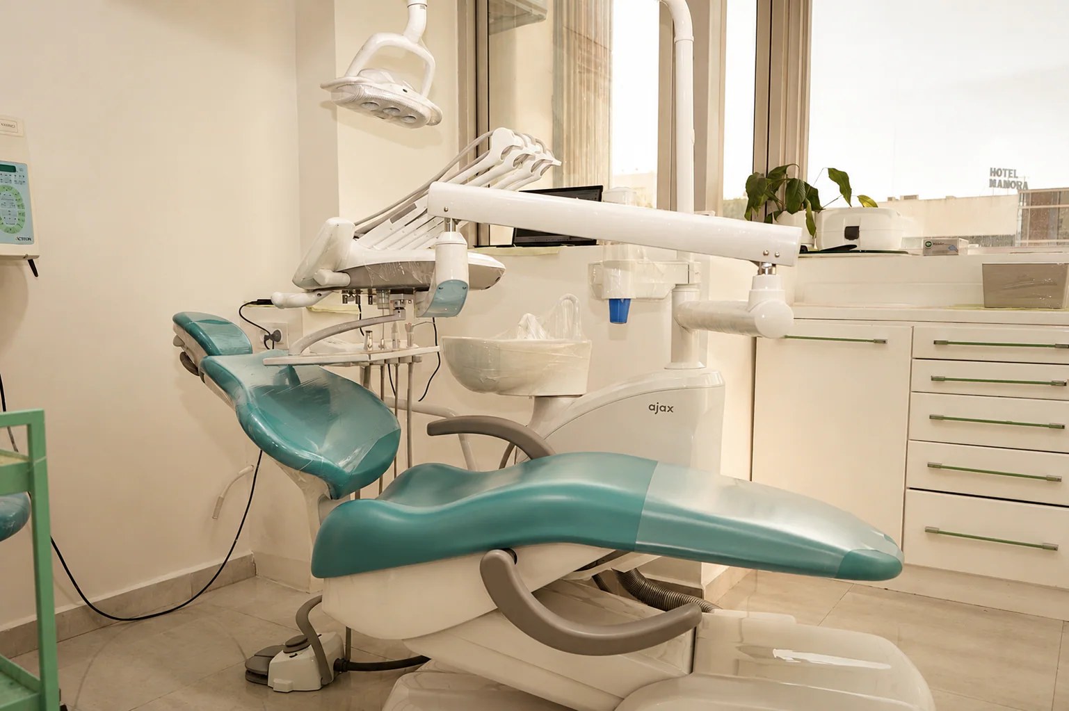 Dr Fatima Azelmat, Chirurgien-dentiste