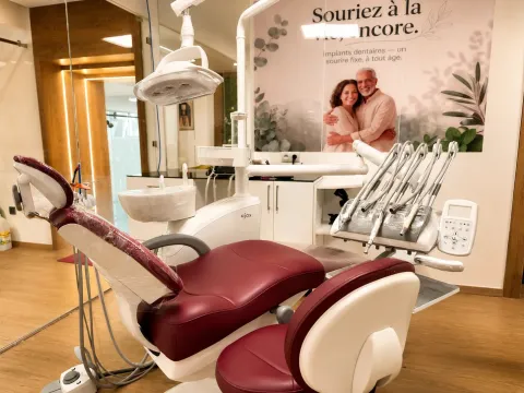Dr Fatima Azelmat, Chirurgien-dentiste