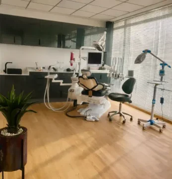 Dr Mehdi Essendi - Centre Dentaire Luxury Smile