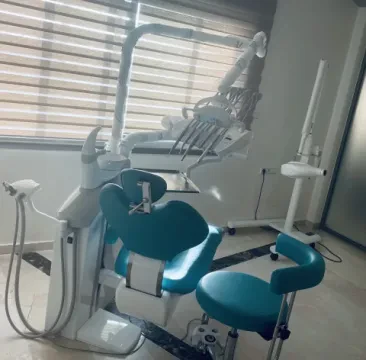 مركز طب الأسنان د. أمين الراغ، جراح أسنان