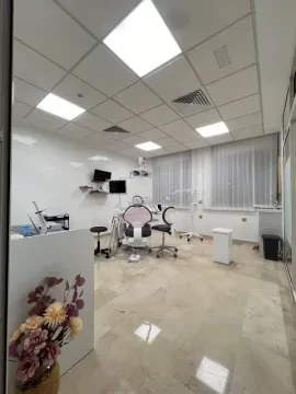 مركز صالح لطب الأسنان - جراح أسنان