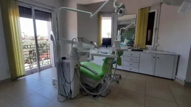 Dr Sabria Ait Maatallah - Chirurgien-dentiste