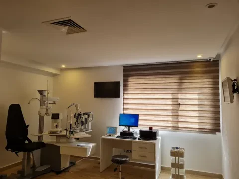 Dr Kenza Benouhoud - Ophtalmologue