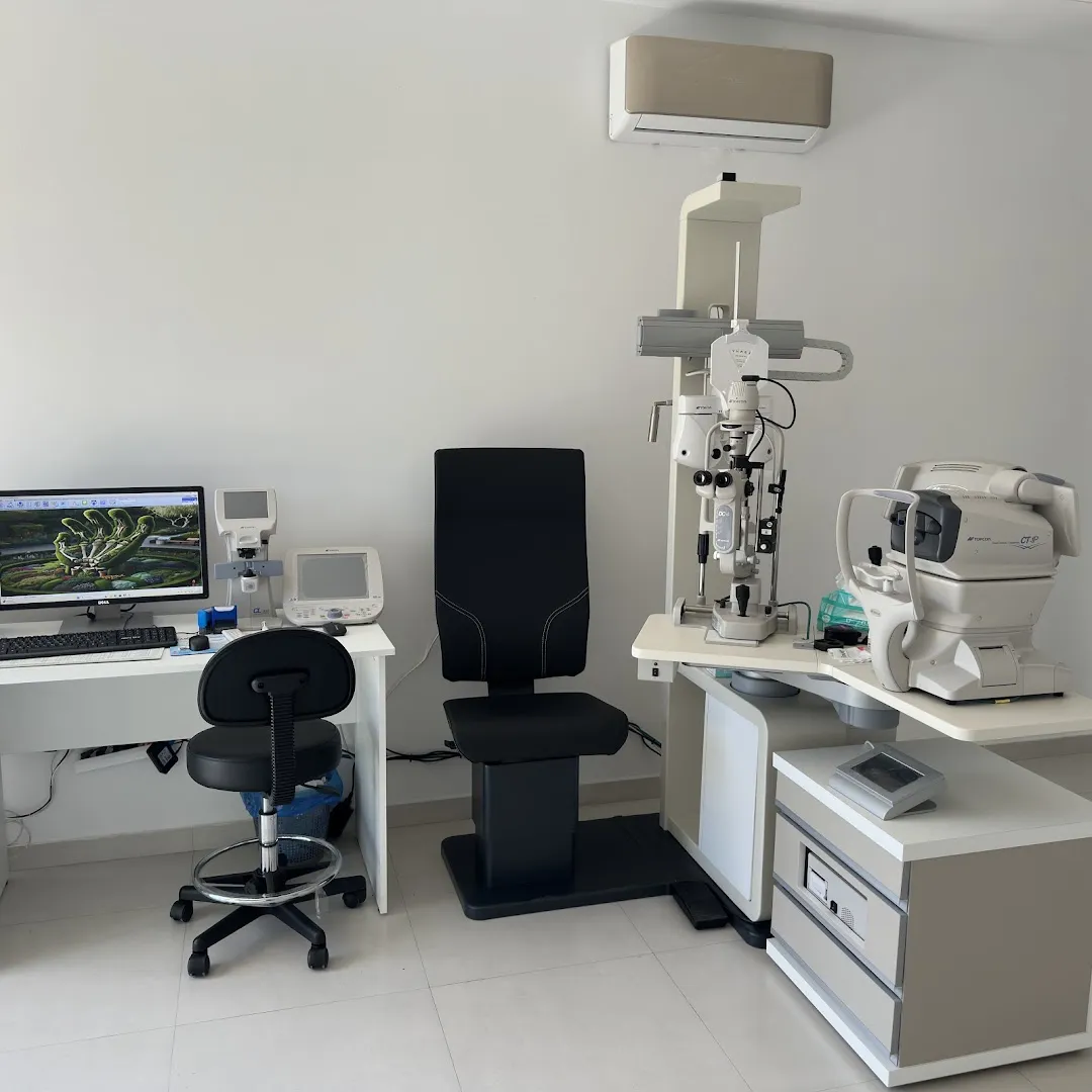 Dr Fadoua Teach - Ophtalmologue